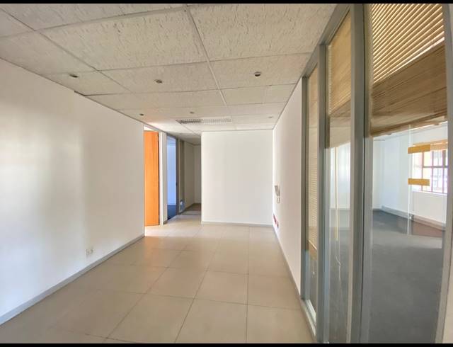 370M² OFFICE TO LET IN BRYANSTON